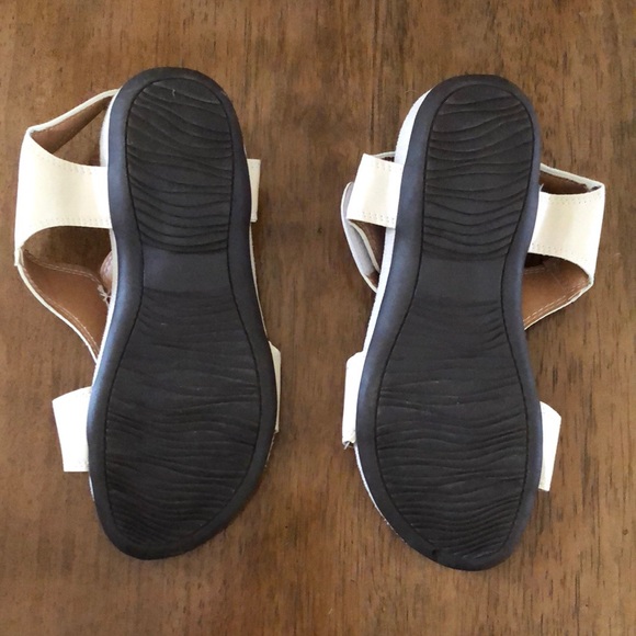 Women's Strap Sandals Velcro Attchments (new without tags) - Picture 3 of 8